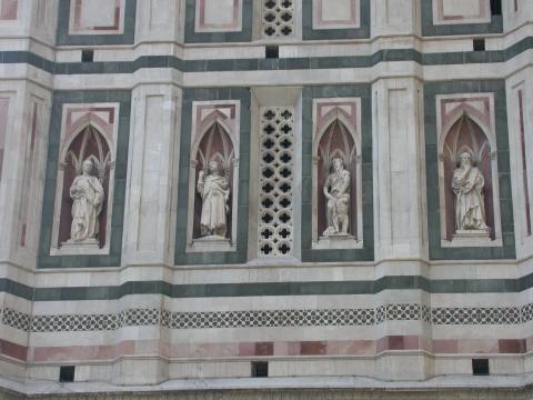 image Esculturas de profetas del Campanile o Campanario del Duomo o Catedral de Florencia, Italia