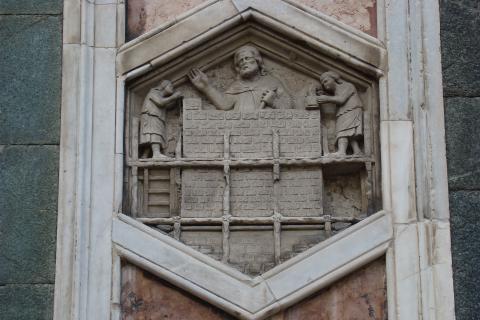 image Relieve del Campanile o Campanario del Duomo o Catedral de Florencia, Italia