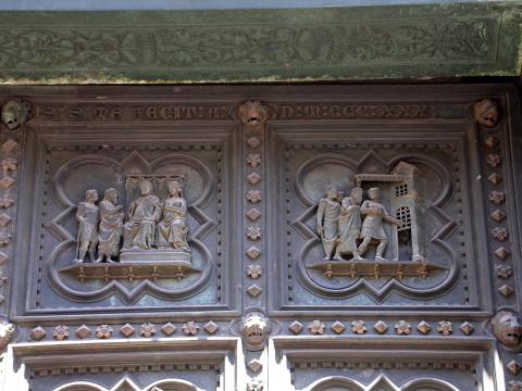 image Cuarterones de la puerta sur del Baptisterio, Florencia, Italia