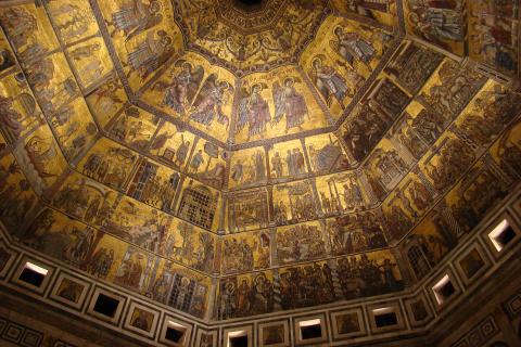 image Vista parcial del interior de la cúpula del Baptisterio, Florencia, Italia
