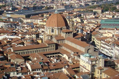 image Vista general de la Iglesia de San Lorenzo, Florencia, Italia