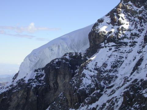 image Glaciar colgado en el Mönch, Grindelwald, Suiza