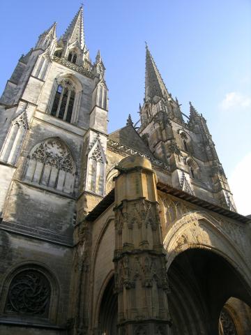 image Fachada de la catedral de Bayona, Francia