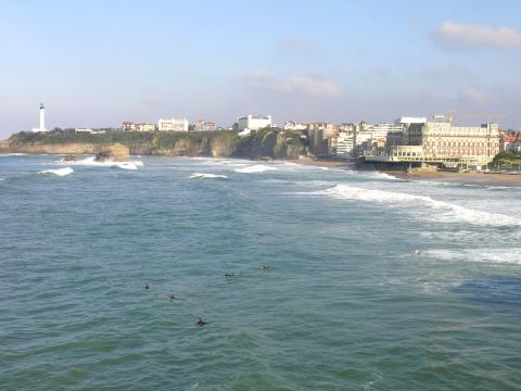 image Vista general del faro y Villa Eugénie, Biarriz, Francia