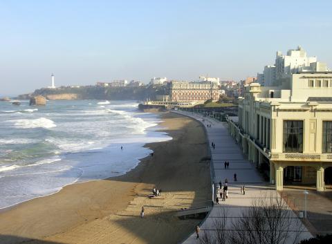 image Vista general del paseo marítimo de Grand Plage, Biarriz, Francia
