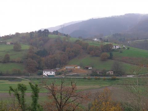 image Pueblo en las montañas de Biriatu, Pico Mandale, Pirineos Atlánticos, Francia