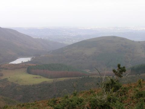 image Saint Jean de Luz desde las montañas de Biriatu, Pico Mandale, Pirineos Atlánticos, Francia
