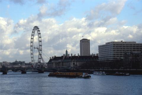 image London Eye junto al Támesis en Londres, Reino Unido
