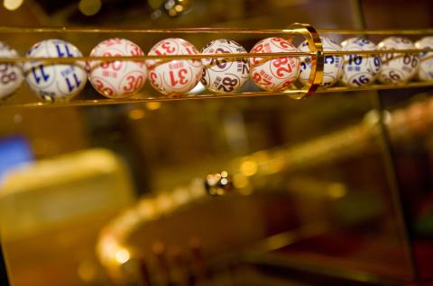 image Bolas numeradas para jugar al bingo de la Sala Canoe, Madrid