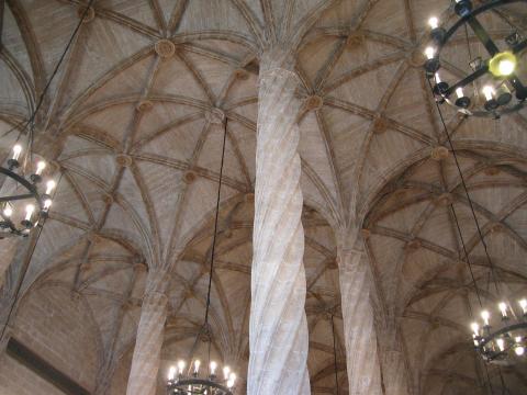 image Columnas y techo de la Lonja de los Mercaderes, Valencia