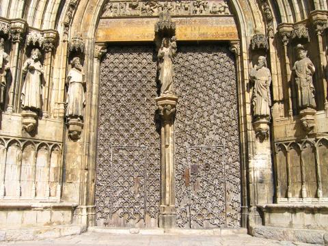 image Detalle de la puerta de los Apóstoles de la iglesia arciprestal de Santa María, Morella, Castellón