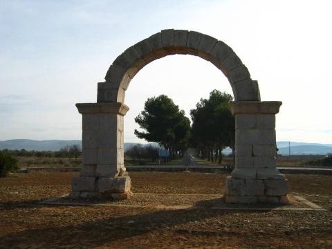 image Arco romano junto a la antigua Via Augusta, Cabanes, Castellón