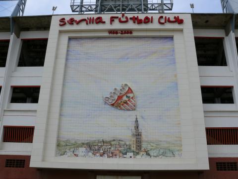 image Decoración con azulejos del Estadio Sánchez Pizjuan, Sevilla