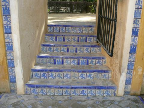 image Escalera decorada con azulejos en los Reales Alcázares, Sevilla