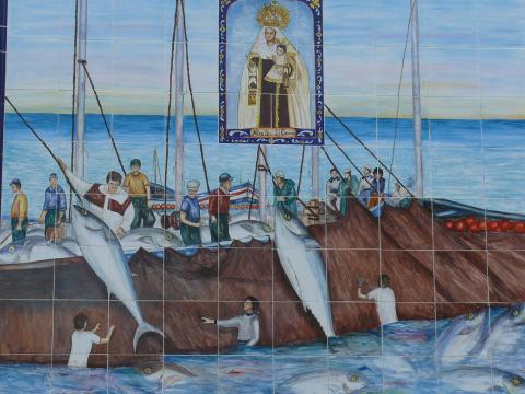 image Azulejos decorados con una escena de pesca en una almadraba, Conil de la Frontera, Cádiz