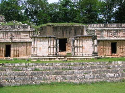 image Fachada del Templo de Labná, Yucatán 