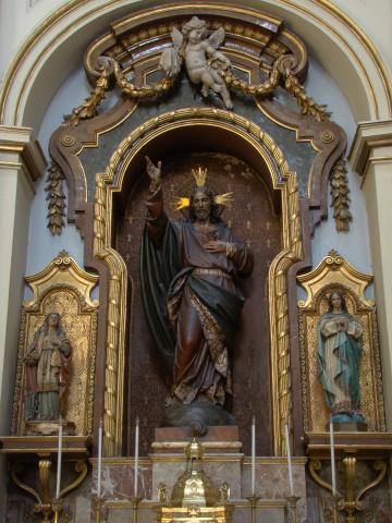image Escultura de Cristo Salvador en una hornacina de la Iglesia de San Marcos, Madrid