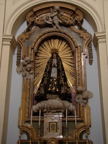 image Escultura de Virgen Dolorosa en una hornacina de la Iglesia de San Marcos, Madrid