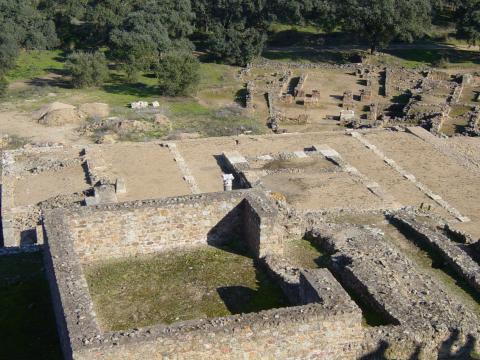 image Templo de las Ruinas de Munigua, Villanueva del Río y Minas, Sevilla