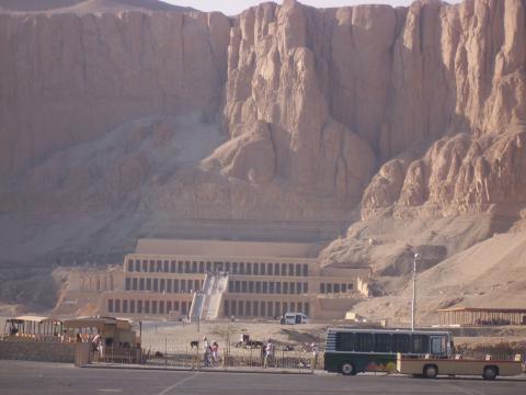 image Templo de Hatshepsut, Deir el Bahari, Egipto