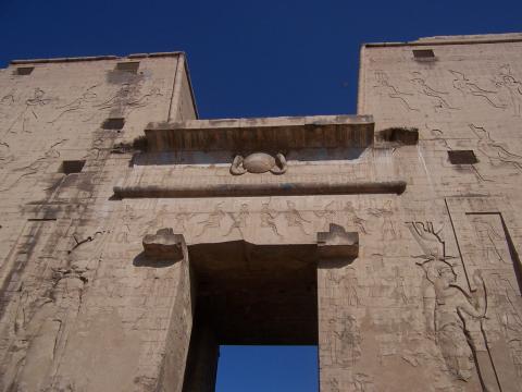 image Detalle del Templo de Horus, Edfú, Egipto