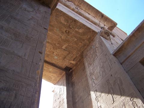 image Detalle del Templo de Horus, Edfú, Egipto