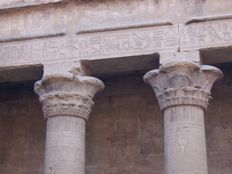 image Columnas del Templo de Horus, Edfú, Egipto