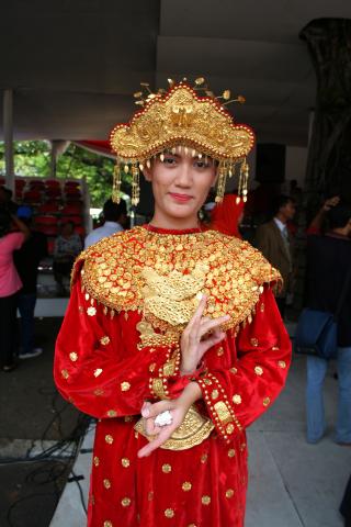 image Traje de minoría china, Sumatra, Indonesia