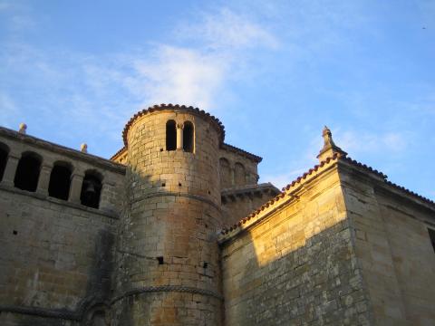 image Exterior de la Colegiata, Santillana del Mar, Cantabria