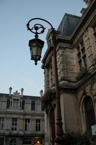 image Farola en una calle de Poitiers, Francia