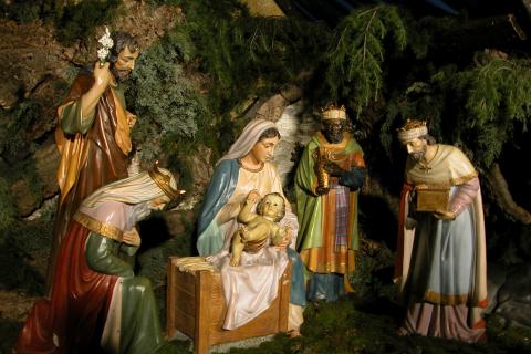 image Belén con la adoración de los Reyes Magos