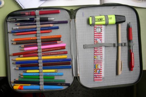 image Estuche escolar abierto