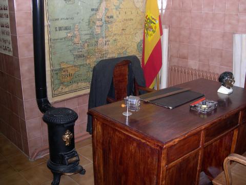 image Mesa de profesor, escuela antigua