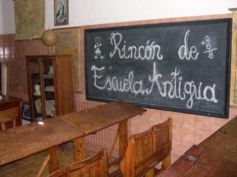 image Pizarra de una escuela antigua