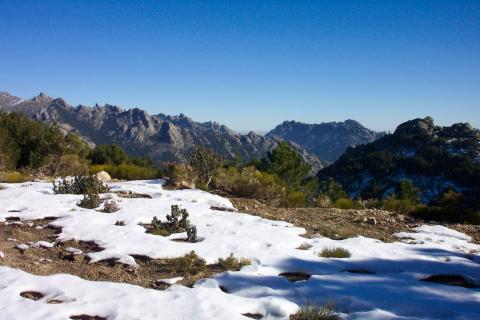 image Nieve de primavera en Manzanares del Real, Madrid