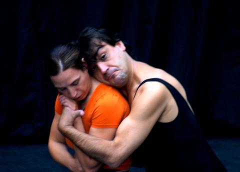 image Bailarines del Psico Ballet Maite León ensayando