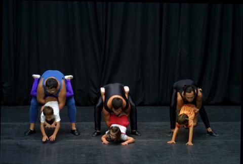 image Bailarines del Psico Ballet Maite León ensayando