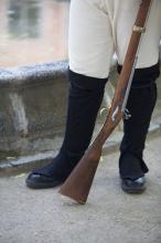 image Recreación de la Guerra de la Independencia en Segovia: Botas de los soldados del campamento de tropas españolas