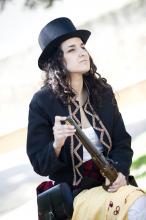 image Recreación de la Guerra de la Independencia en Segovia: Mujer civil guerrillera que participó en la Batalla de Bailén