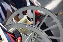 image Recreación de la Guerra de la Independencia en Segovia: Detalle de un cañón de la época napoleónica en una demostración de disparos