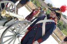 image Recreación de la Guerra de la Independencia en Segovia: Demostración de disparos con un cañón de la época napoleónica