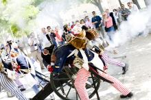image Recreación de la Guerra de la Independencia en Segovia: Demostración de disparos con un cañón de la época napoleónica