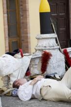 image Recreación de la Guerra de la Independencia en Segovia: Tropas napoleónicas durmiendo la siesta y descansando