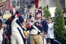 image Recreación de la Guerra de la Independencia en Segovia: Demostración de disparos junto al Acueducto de Segovia