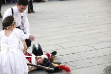 image Recreación de la Guerra de la Independencia en Segovia: Atendiendo a un soldado herido en combate