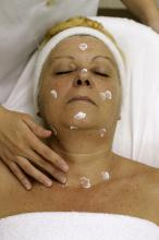 image Electrolifting: aplicación de crema base hidratante