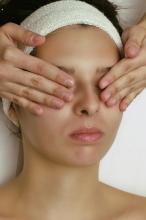 image Limpieza facial: frotaciones en orbicular de ojos