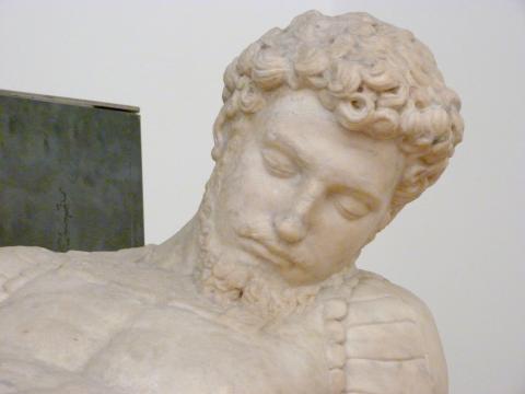 image Escultura en el museo nacional de Bargello